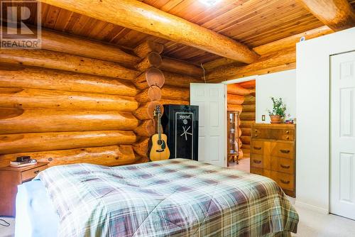 3150 Hanna Creek Road, Warfield, BC - Indoor Photo Showing Bedroom