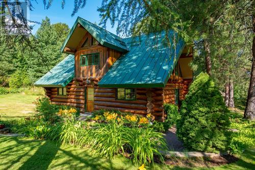 3150 Hanna Creek Road, Warfield, BC - Outdoor