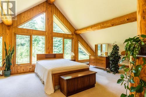 3150 Hanna Creek Road, Warfield, BC - Indoor Photo Showing Bedroom