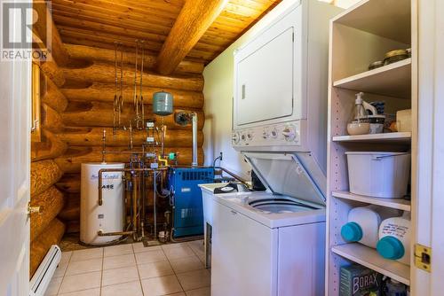 3150 Hanna Creek Road, Warfield, BC - Indoor Photo Showing Laundry Room