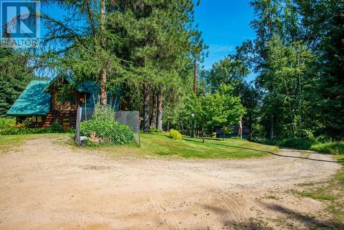 3150 Hanna Creek Road, Warfield, BC - Outdoor