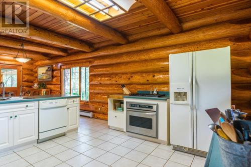 3150 Hanna Creek Road, Warfield, BC - Indoor Photo Showing Kitchen