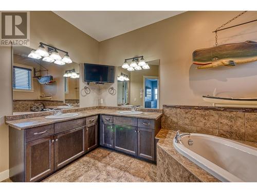 1010 Mt Revelstoke Place, Vernon, BC - Indoor Photo Showing Bathroom