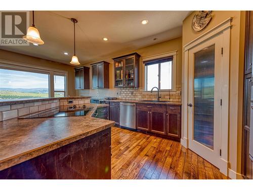 1010 Mt Revelstoke Place, Vernon, BC - Indoor Photo Showing Kitchen