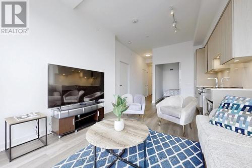 5804 - 3900 Confederation Parkway, Mississauga, ON - Indoor Photo Showing Living Room