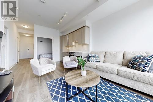 5804 - 3900 Confederation Parkway, Mississauga, ON - Indoor Photo Showing Living Room