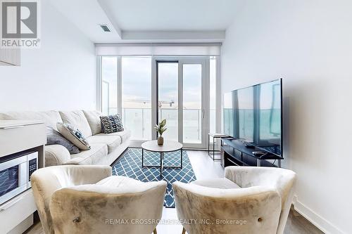 5804 - 3900 Confederation Parkway, Mississauga, ON - Indoor Photo Showing Living Room