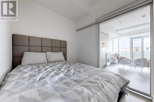 5804 - 3900 Confederation Parkway, Mississauga, ON - Indoor Photo Showing Bedroom