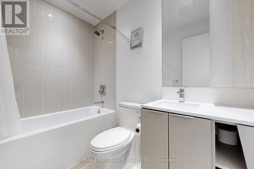 5804 - 3900 Confederation Parkway, Mississauga, ON - Indoor Photo Showing Bathroom