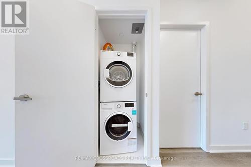 5804 - 3900 Confederation Parkway, Mississauga, ON - Indoor Photo Showing Laundry Room