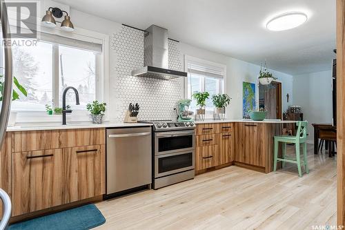 2513 Ewart Avenue, Saskatoon, SK - Indoor Photo Showing Kitchen With Upgraded Kitchen