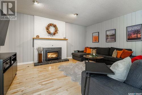 2513 Ewart Avenue, Saskatoon, SK - Indoor Photo Showing Living Room With Fireplace