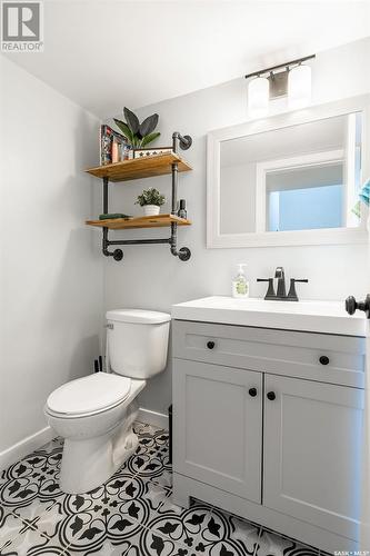 2513 Ewart Avenue, Saskatoon, SK - Indoor Photo Showing Bathroom