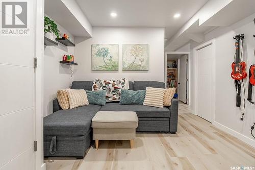 2513 Ewart Avenue, Saskatoon, SK - Indoor Photo Showing Living Room