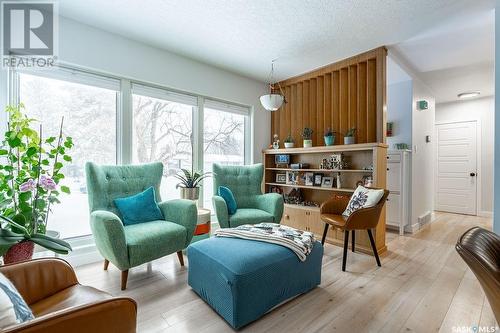 2513 Ewart Avenue, Saskatoon, SK - Indoor Photo Showing Living Room