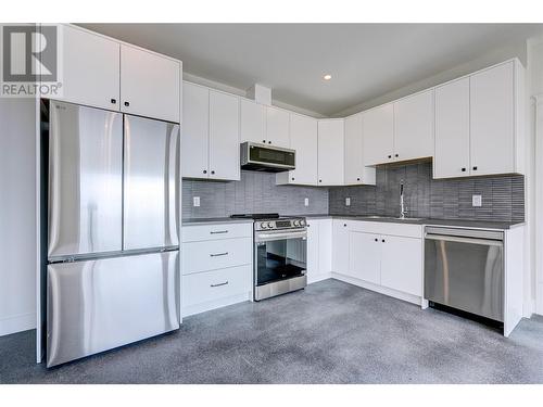 17531 Sanborn Street, Summerland, BC - Indoor Photo Showing Kitchen