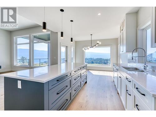 17531 Sanborn Street, Summerland, BC - Indoor Photo Showing Kitchen With Double Sink With Upgraded Kitchen