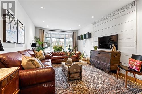 305 John Street, Niagara-On-The-Lake, ON - Indoor Photo Showing Living Room