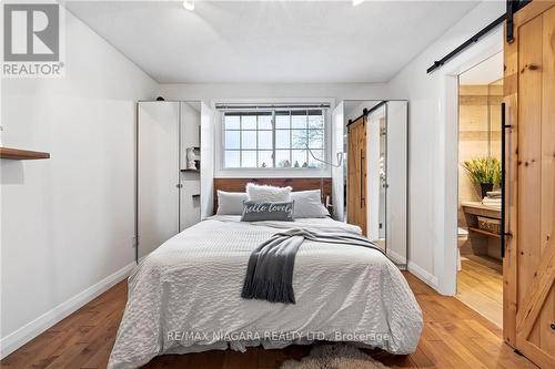 305 John Street, Niagara-On-The-Lake, ON - Indoor Photo Showing Bedroom