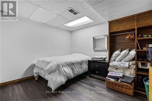 404 Line 2 Road, Niagara-On-The-Lake, ON - Indoor Photo Showing Bedroom