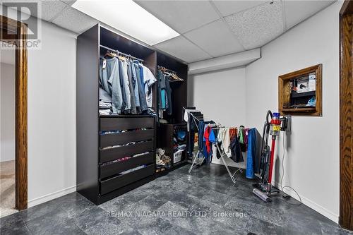 404 Line 2 Road, Niagara-On-The-Lake, ON - Indoor With Storage