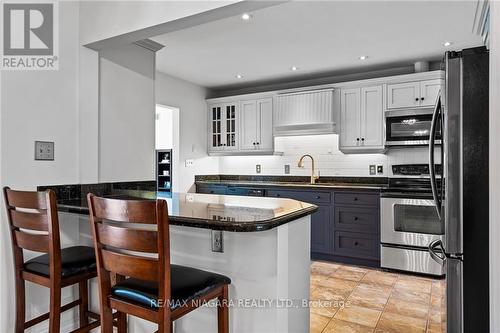 404 Line 2 Road, Niagara-On-The-Lake, ON - Indoor Photo Showing Kitchen