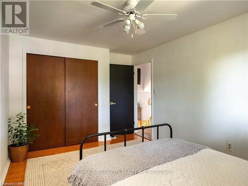 15 Rosemount Avenue, St. Catharines, ON - Indoor Photo Showing Bedroom