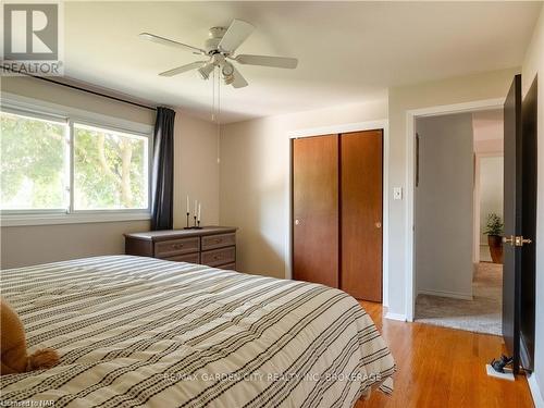 15 Rosemount Avenue, St. Catharines, ON - Indoor Photo Showing Bedroom