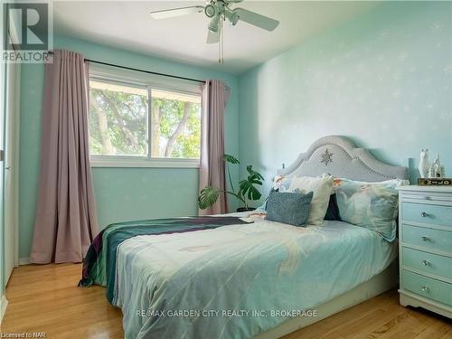 15 Rosemount Avenue, St. Catharines, ON - Indoor Photo Showing Bedroom