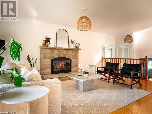 15 Rosemount Avenue, St. Catharines, ON - Indoor Photo Showing Living Room With Fireplace