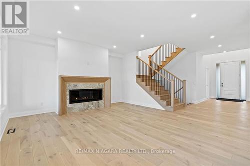 4213 Manson Lane, Lincoln, ON - Indoor Photo Showing Living Room With Fireplace