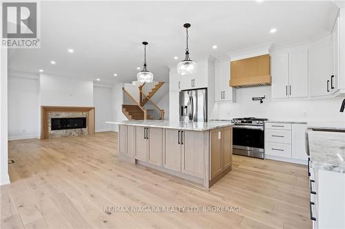 4213 Manson Lane, Lincoln (982 - Beamsville), ON - Indoor Photo Showing Kitchen With Upgraded Kitchen