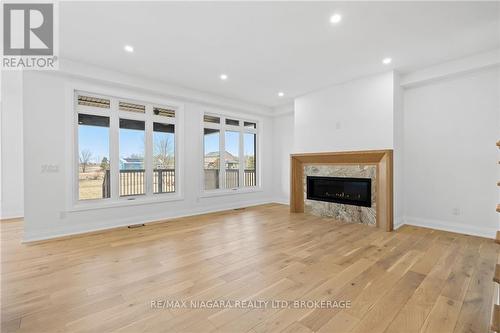 4213 Manson Lane, Lincoln (982 - Beamsville), ON - Indoor Photo Showing Living Room With Fireplace