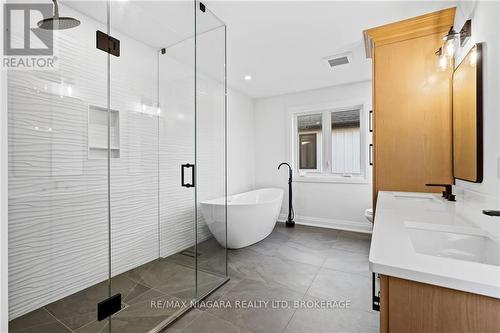 4213 Manson Lane, Lincoln, ON - Indoor Photo Showing Bathroom