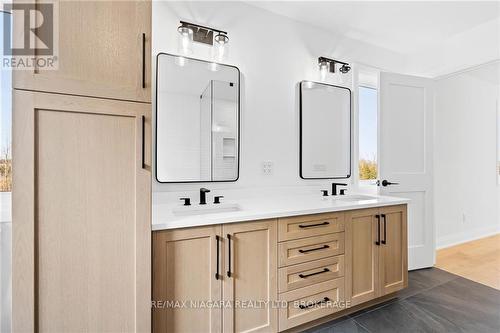 4213 Manson Lane, Lincoln (982 - Beamsville), ON - Indoor Photo Showing Bathroom