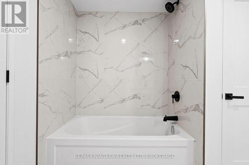 4213 Manson Lane, Lincoln (982 - Beamsville), ON - Indoor Photo Showing Bathroom