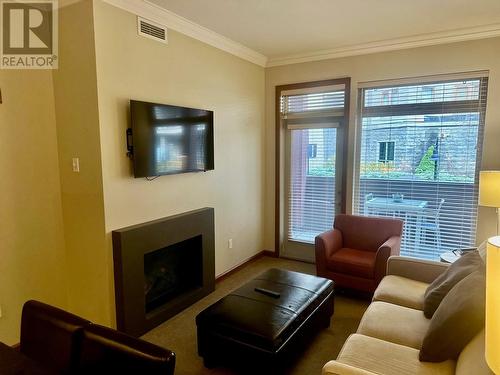 2950 Camozzi Road Unit# 3251, Revelstoke, BC - Indoor Photo Showing Living Room With Fireplace