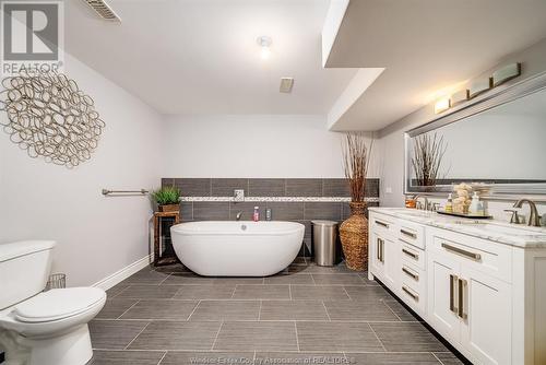 53 Hilton Court, Amherstburg, ON - Indoor Photo Showing Bathroom