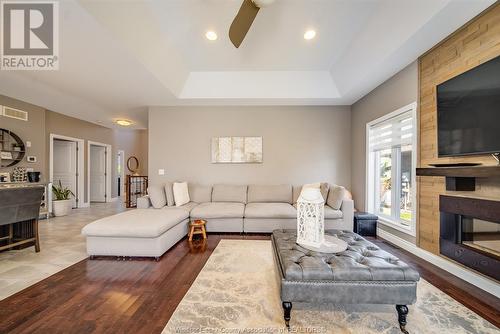 53 Hilton Court, Amherstburg, ON - Indoor Photo Showing Living Room With Fireplace