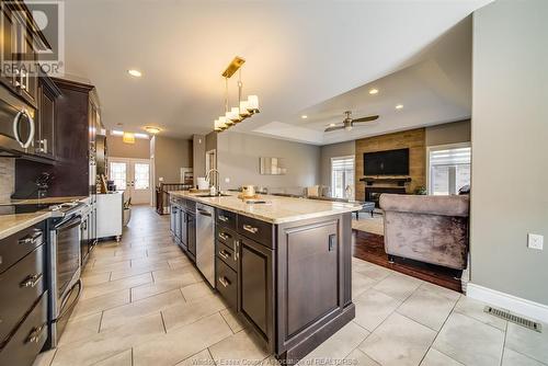 53 Hilton Court, Amherstburg, ON - Indoor Photo Showing Kitchen With Upgraded Kitchen