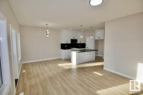 #Upper 8835 Carson Wy Sw, Edmonton, AB - Indoor Photo Showing Kitchen