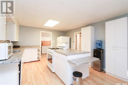 Wilkinson, Wallace Rm No. 243, SK - Indoor Photo Showing Kitchen