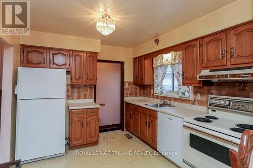 54 Wexford Avenue, London, ON - Indoor Photo Showing Kitchen