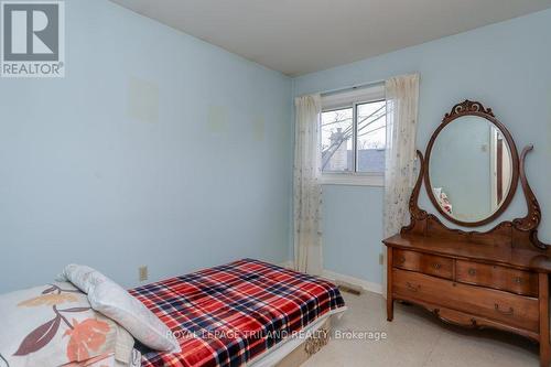 54 Wexford Avenue, London, ON - Indoor Photo Showing Bedroom