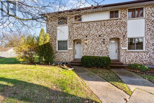 18 - 5815 Swayze Drive, Niagara Falls (205 - Church'S Lane), ON - Outdoor With Facade