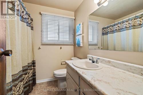 18 - 5815 Swayze Drive, Niagara Falls (205 - Church'S Lane), ON - Indoor Photo Showing Bathroom