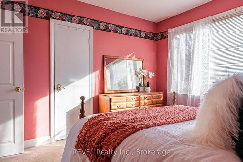 6771 Dunn Street, Niagara Falls (216 - Dorchester), ON - Indoor Photo Showing Bedroom