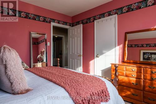 6771 Dunn Street, Niagara Falls (216 - Dorchester), ON - Indoor Photo Showing Bedroom