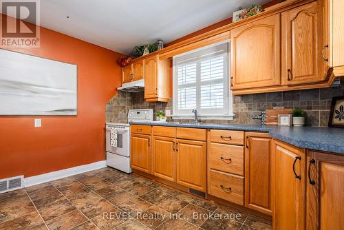 6771 Dunn Street, Niagara Falls (216 - Dorchester), ON - Indoor Photo Showing Kitchen With Double Sink