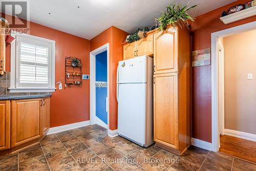 6771 Dunn Street, Niagara Falls (216 - Dorchester), ON - Indoor Photo Showing Kitchen